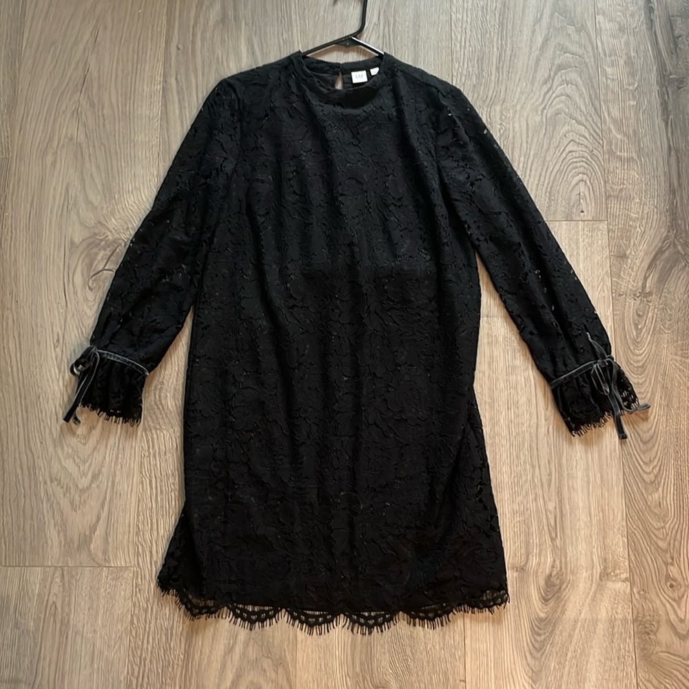 Gap Black Lace Shift Dress